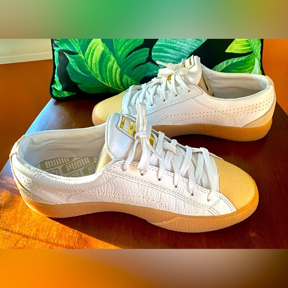 Puma Classics White with Suede Sneakers Gum Top & Bottom - Women’s Size: 8.5 - Picture 3 of 6